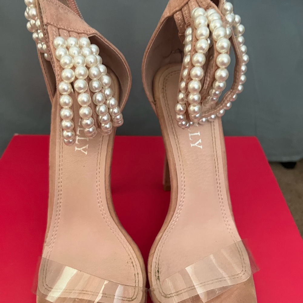 Open toe pink sandals